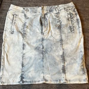 Like New Ditressed denim skirt